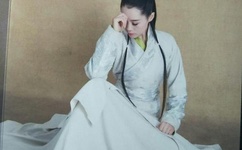 美女被打光屁屁